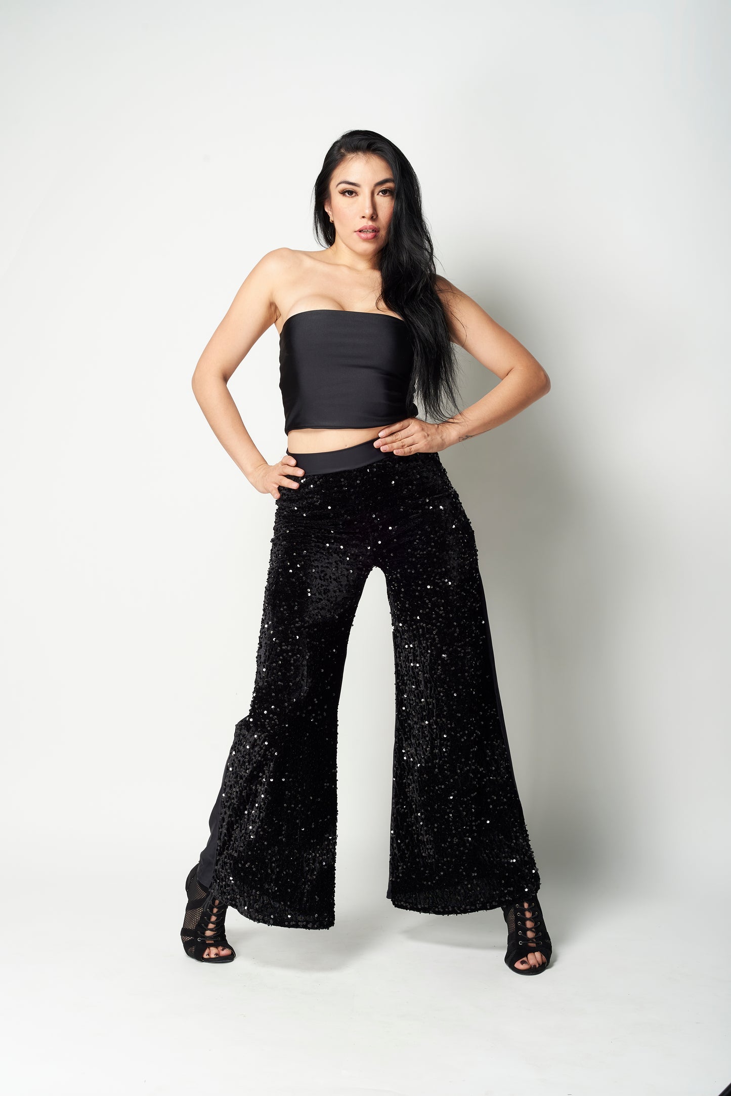 PANTALÓN FLARE DE LENTEJUELAS